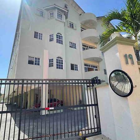 One Bedroom City Apartment Fully Ac With 24Hrs Security Kingston Exteriör bild
