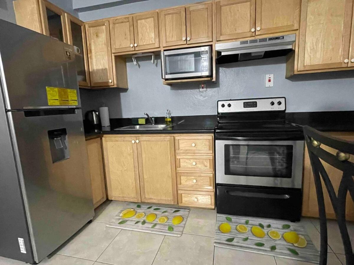 One Bedroom City Apartment Fully Ac With 24Hrs Security Kingston Exteriör bild