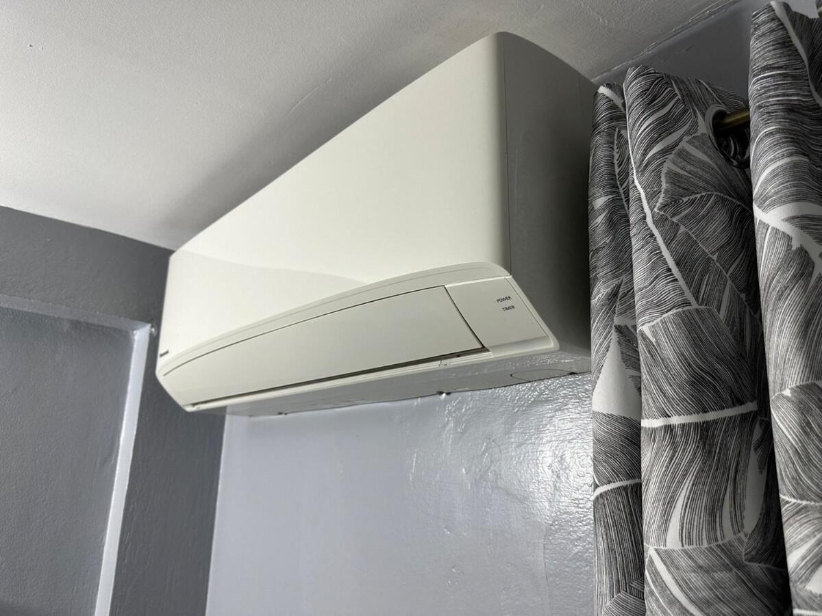 One Bedroom City Apartment Fully Ac With 24Hrs Security Kingston Exteriör bild