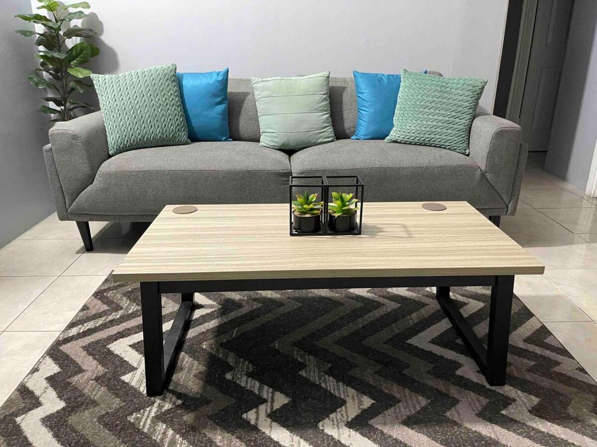 One Bedroom City Apartment Fully Ac With 24Hrs Security Kingston Exteriör bild