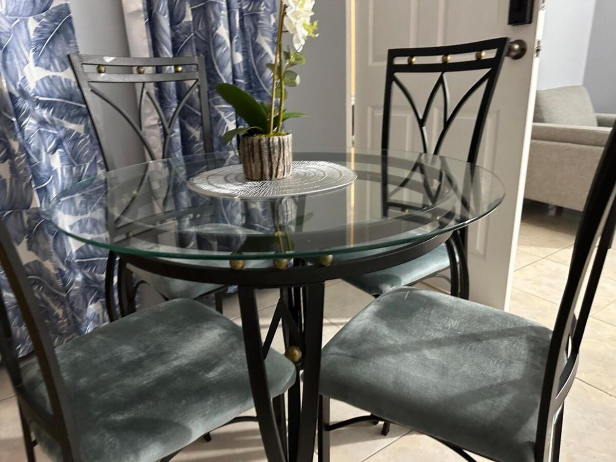 One Bedroom City Apartment Fully Ac With 24Hrs Security Kingston Exteriör bild