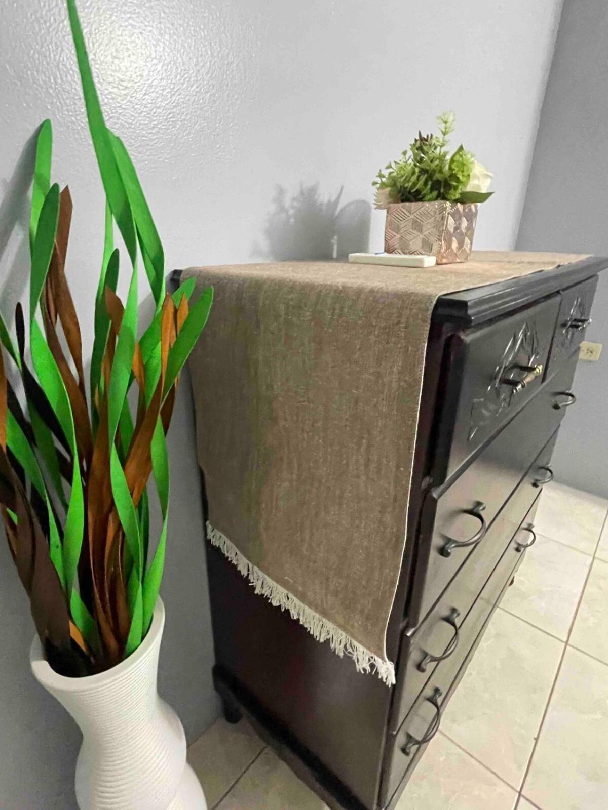 One Bedroom City Apartment Fully Ac With 24Hrs Security Kingston Exteriör bild