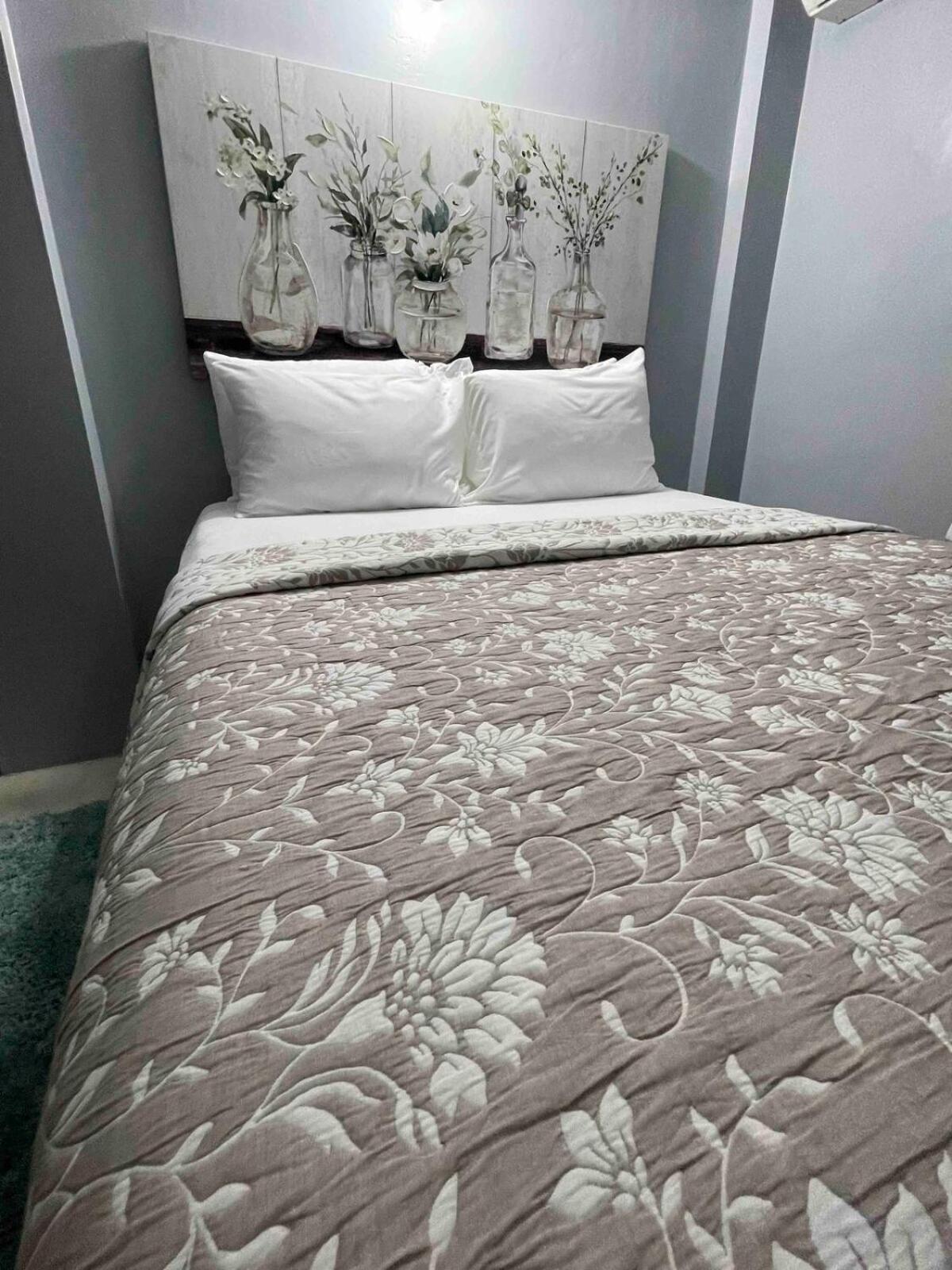 One Bedroom City Apartment Fully Ac With 24Hrs Security Kingston Exteriör bild